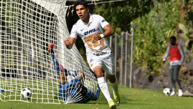 Emanuel Montejano con la Sub 20 de Pumas 