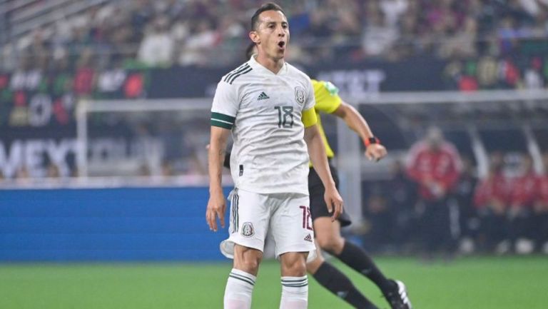 Andrés Guardado durante un partido de México