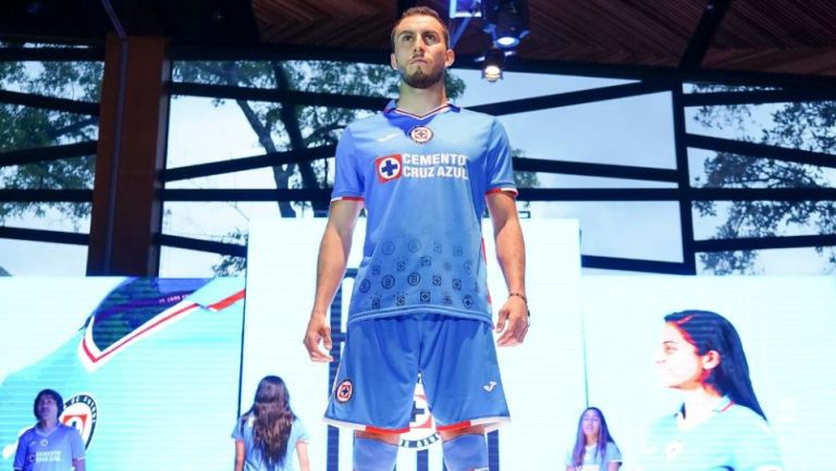 Presentación del nuevo uniforme de Cruz Azul