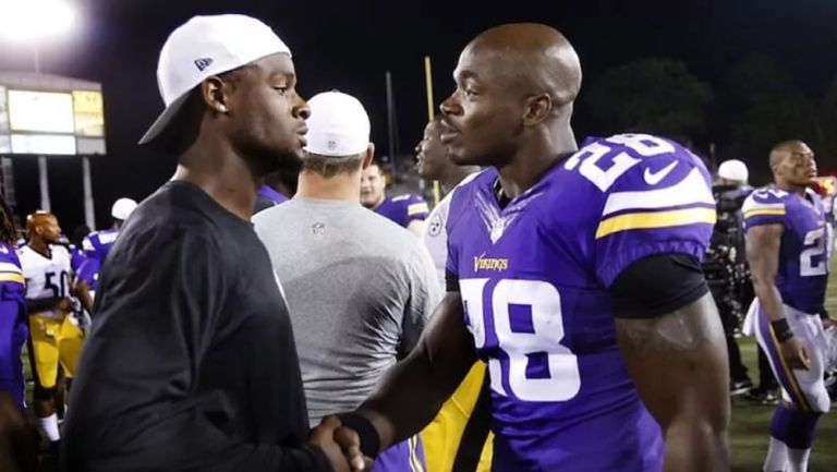 Le'Veon Bell y Adrian Peterson se saludaron