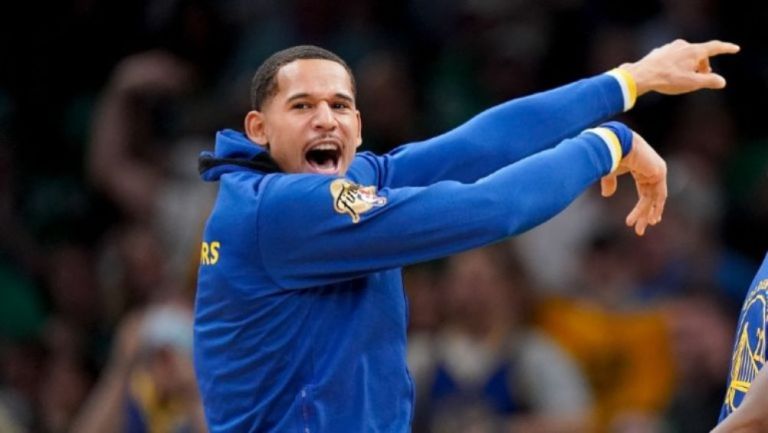 Juan Toscano-Anderson celebra con los Golden State Warriors