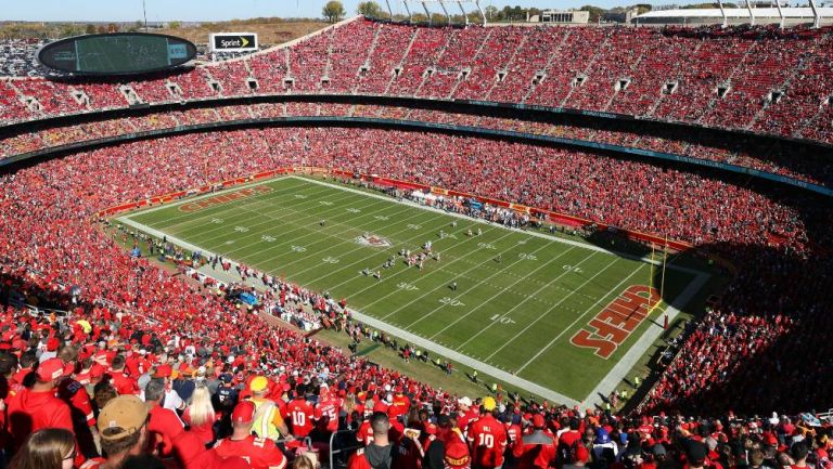 NFL: el histórico y espectacular partido entre Los Ángeles Rams y los  Kansas City Chiefs que se perdió el estadio Azteca en México - BBC News  Mundo