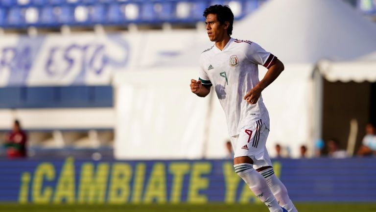 JJ Macías durante un partido con México