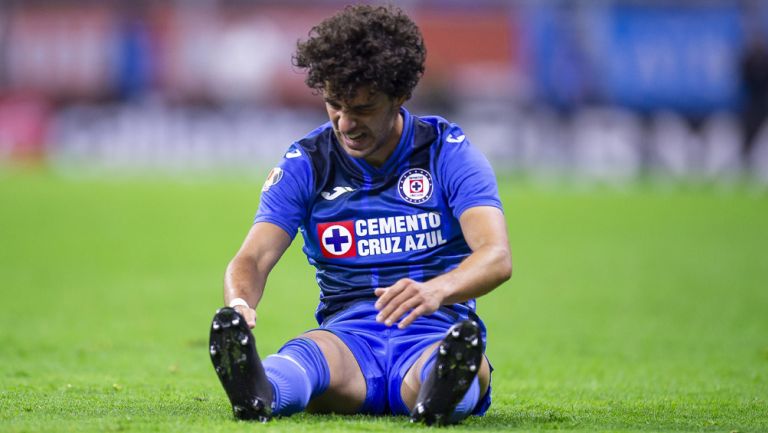 Ignacio Rivero durante un duelo con Cruz Azul