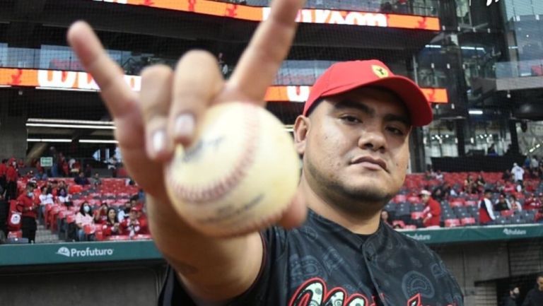 Aczino en el primer lanzamiento de la serie entre Diablos y Tigres