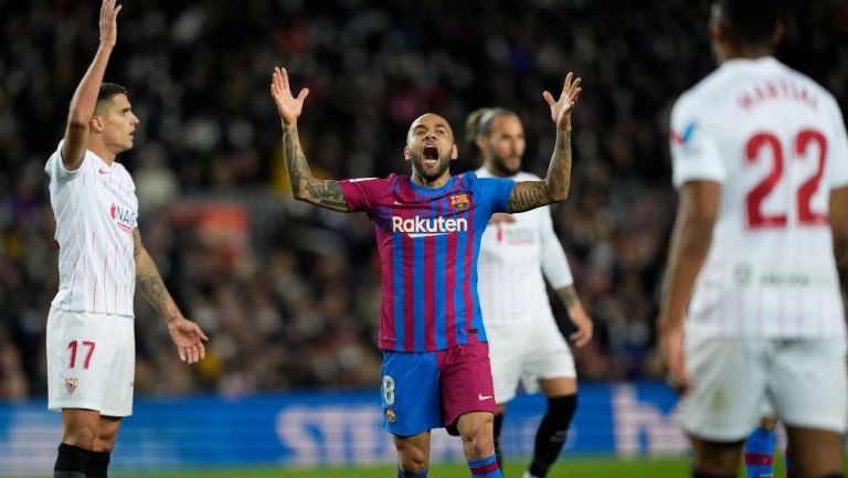 Dani Alves respondió con fiereza al 'Piojo'