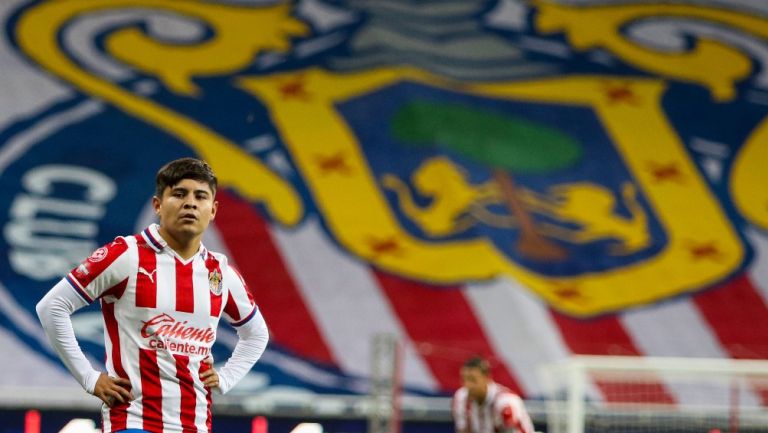 Eduardo López durante un partido con Chivas