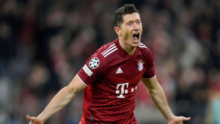 Robert Lewandowski festejando un gol