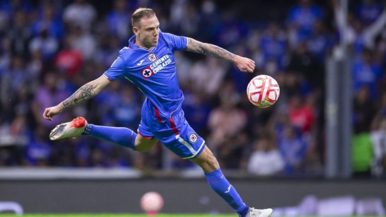 Rodolfo Rotondi durante un partido de Cruz Azul