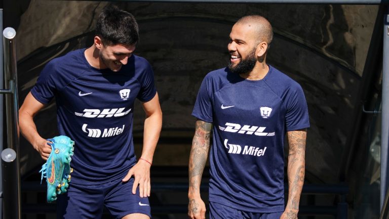 Dani Alves en su primer entrenamiento en CU