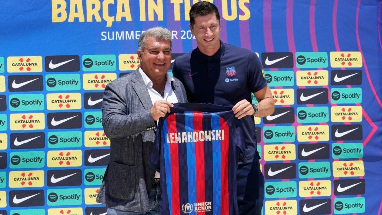 Lewandowski en su presentación con el Barcelona