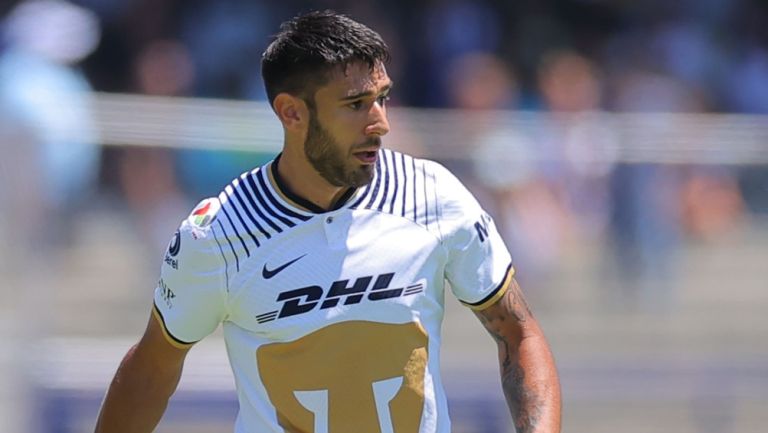 Eduardo Salvio en partido con Pumas