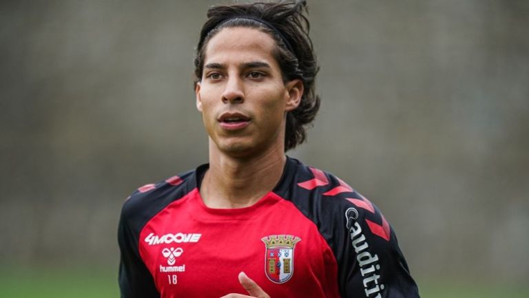 Diego Lainez aún puede debutar