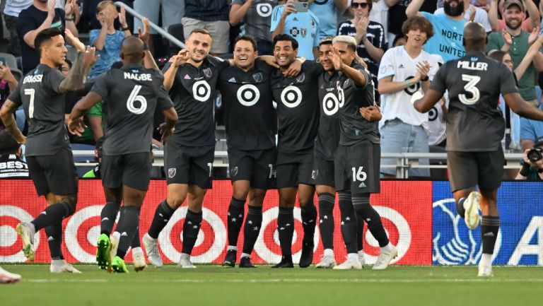 Jugadores de la MLS celebran gol de Carlos Vela