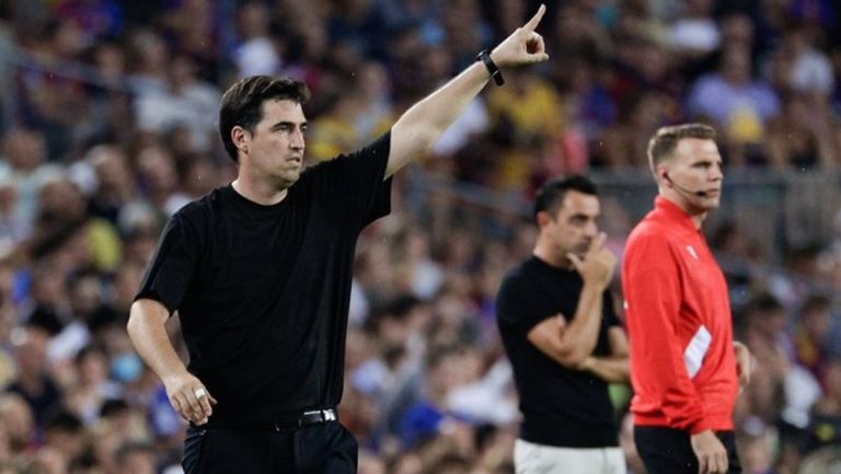 Andoni Iraola dirigiendo a Rayo Vallecano