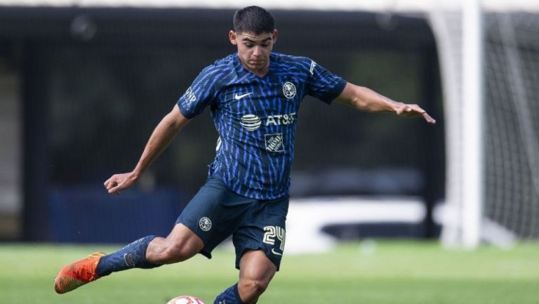 Dagoberto Espinoza durante un partido de la Sub 20 de América