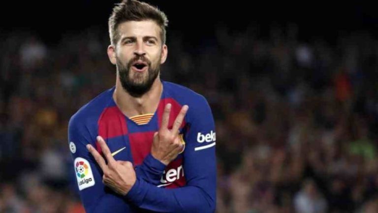 Piqué en partido con Barcelona