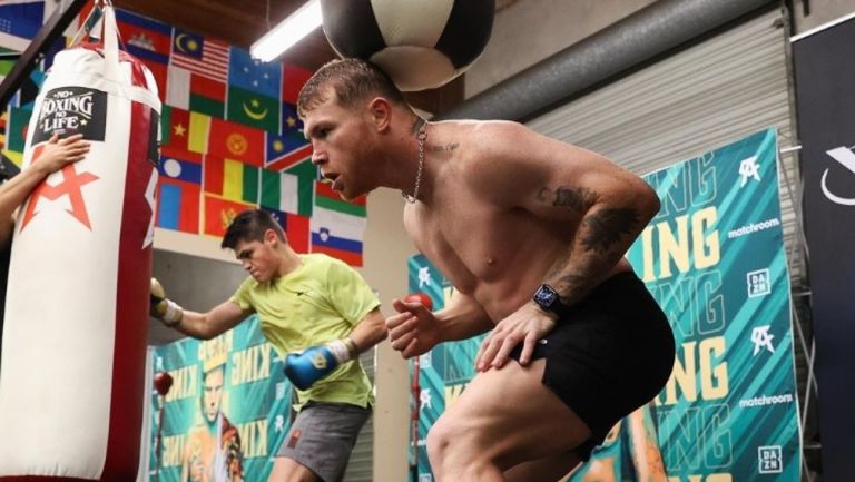 Canelo Álvarez durante entrenamiento