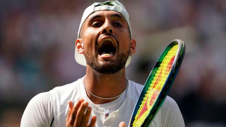 Nick Kyrgios, se lamenta tras acción