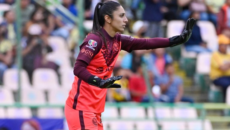 Itzel González en un partido de América