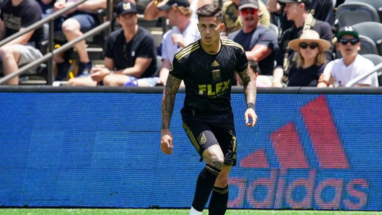 Brian Rodríguez durante un partido con LAFC