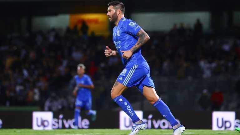 Gignac celebrando su gol vs Pumas