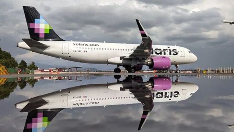 Volaris despidió a piloto que videograbó accidente en el AICM