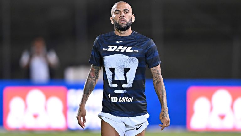 Dani Alves previo a un partido de Pumas