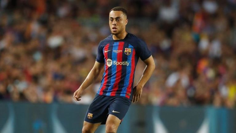 Sergiño Dest con el Barcelona