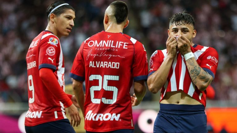 Chivas celebrando un gol 