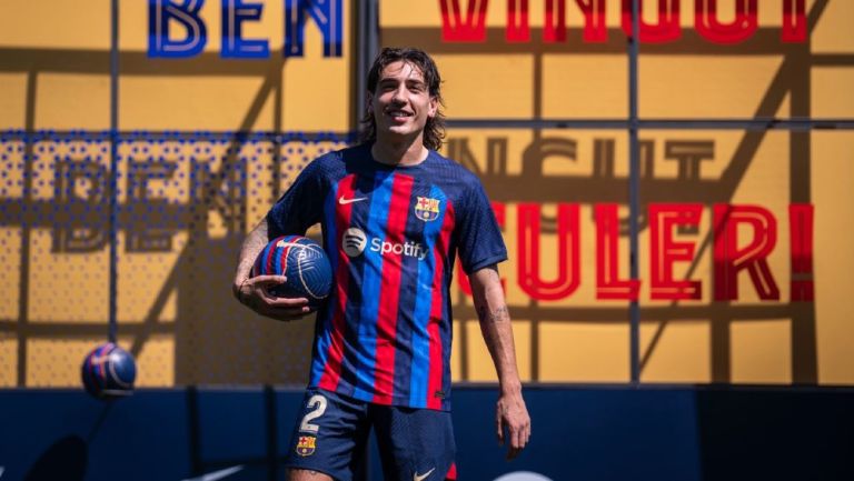 Héctor Bellerín en su presentación con el Barcelona