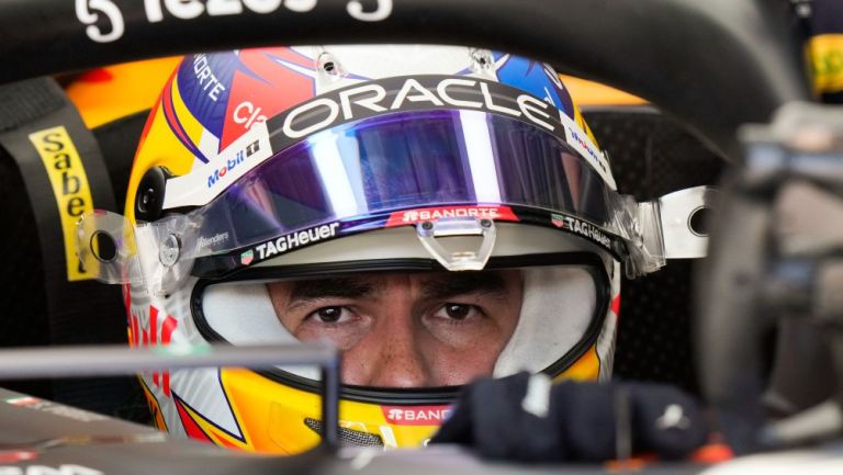 Checo Pérez en pits en el hipódromo de Monza