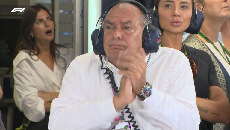 Antonio Pérez apoyando a Checo