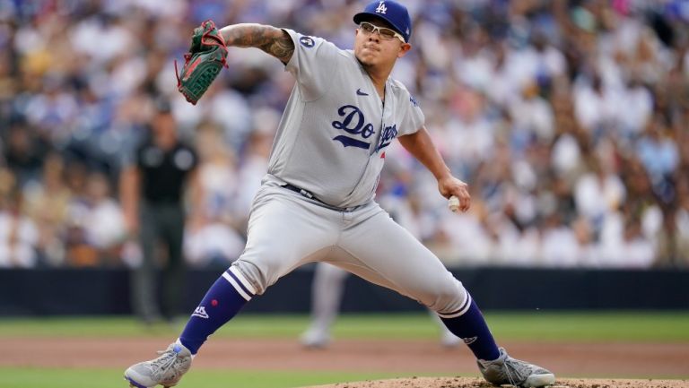 Julio Urías en acción con los Dodgers vs los Padres