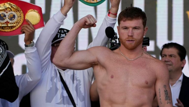 Canelo Álvarez en la ceremonia de pesaje