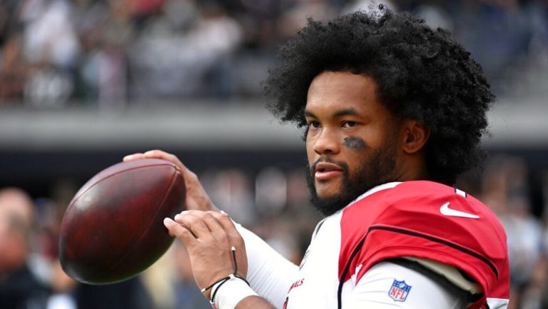 Acusan a aficionado de golpear a Kyler Murray