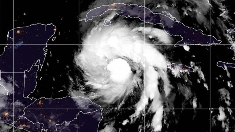 Ian: Huracán amenaza México y podría convertirse en categoría 4