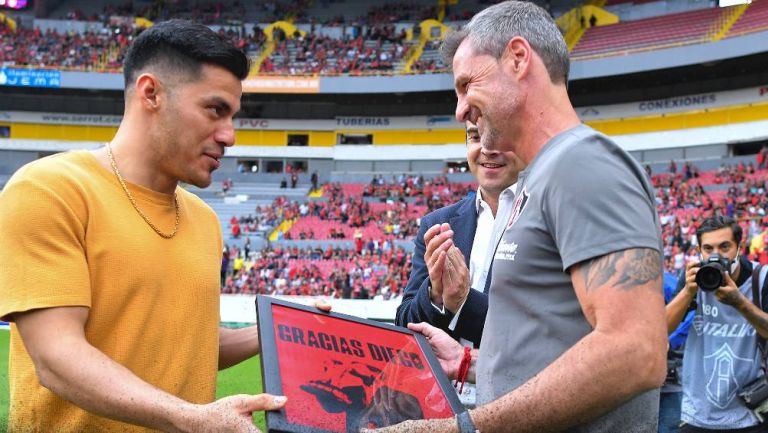 Diego Cocca recibió un reconocimiento por parte de la Fiel