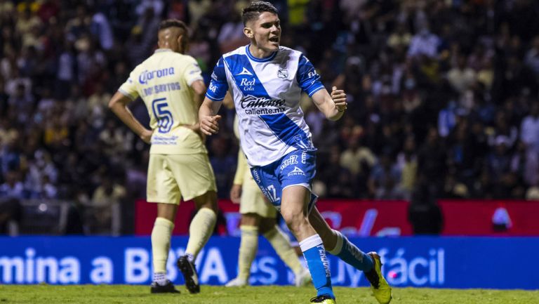 Reyes festeja un gol con Puebla