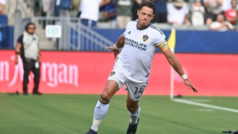 Javier Hernández en festejo con LA Galaxy