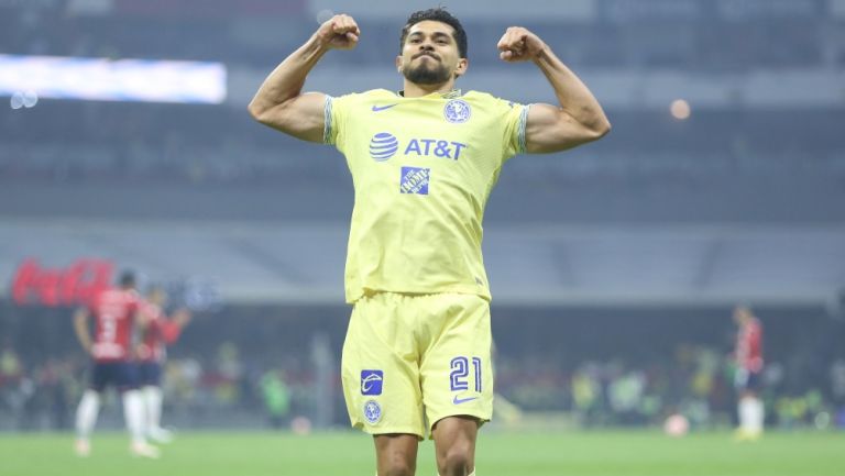 Henry Martín en celebración de gol 