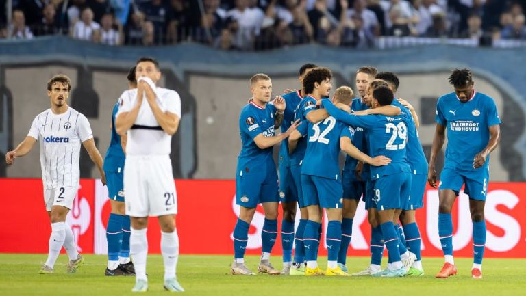 Jugadores del PSV en festejo de gol