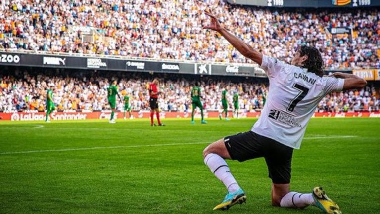 Cavani en festejo de gol