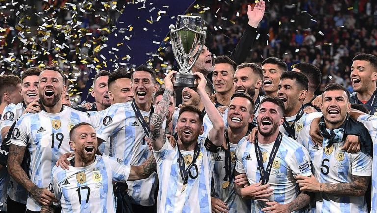 Argentina celebra en la Copa de Campeones Conmebol-UEFA