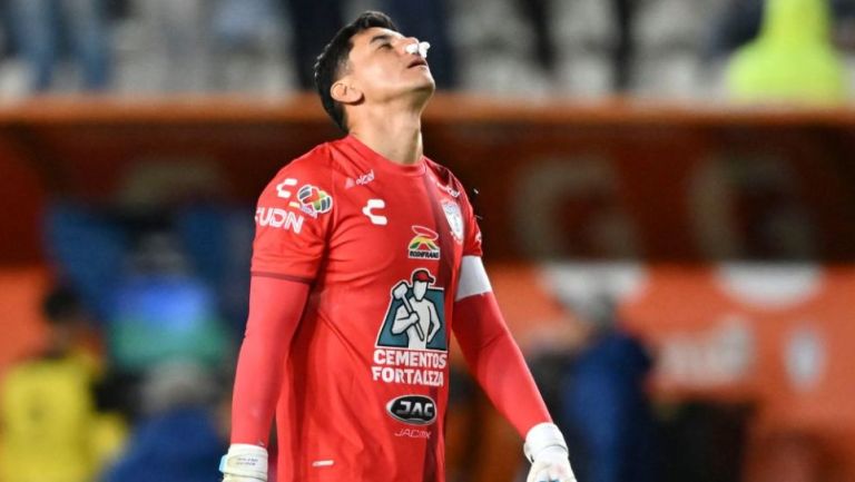 Óscar Ustari durante un partido de Pachuca