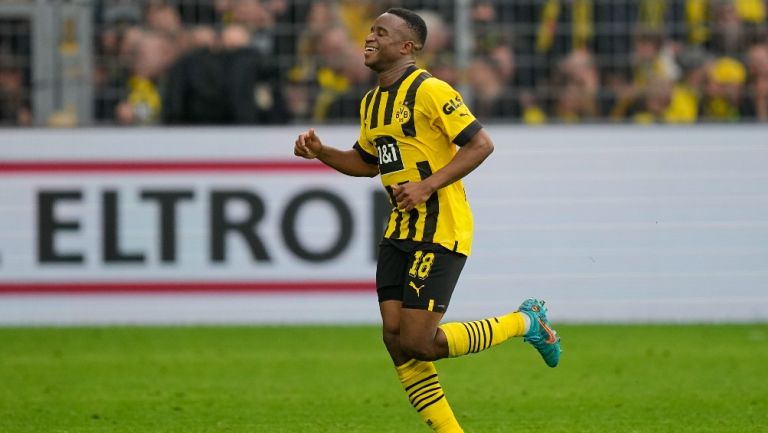 Youssoufa Moukoko con el Borussia Dortmund