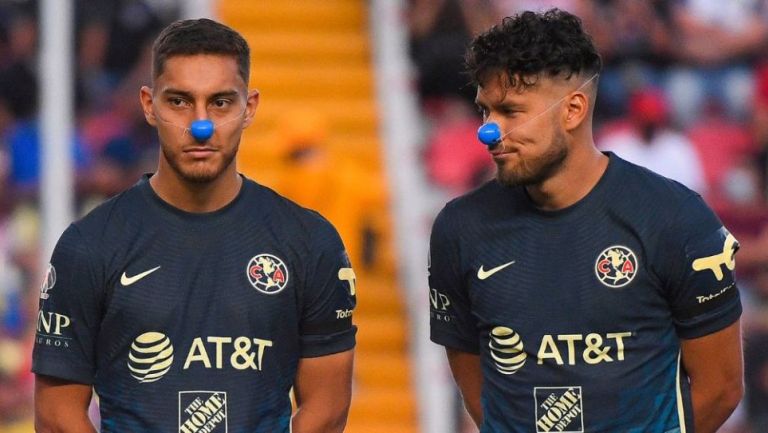 Sebastián Cáceres y Bruno Valdez previo a un partido del América