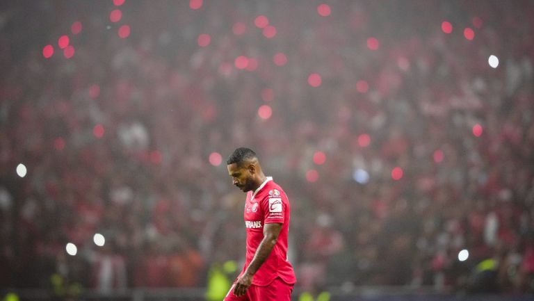 Brayan Angulo en lamento con Toluca durante la Ida de la Final del AP22