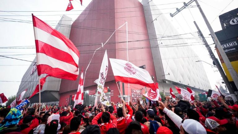 Afición de Toluca no deja de alentar a su equipo