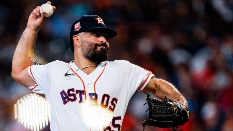 José Urquidy durante un juego de los Astros